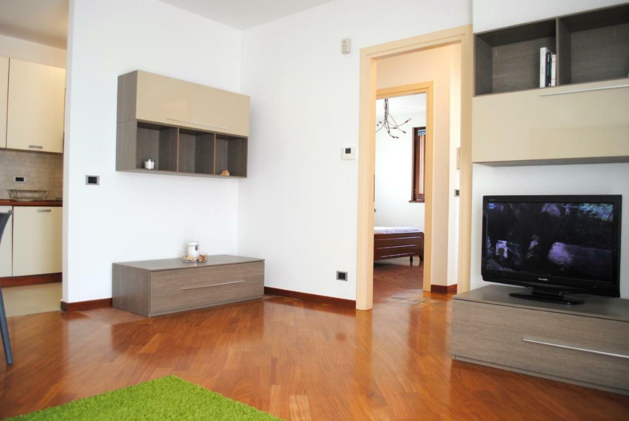 Bnbook - Residenza Naggi Casorate Sempione Buitenkant foto